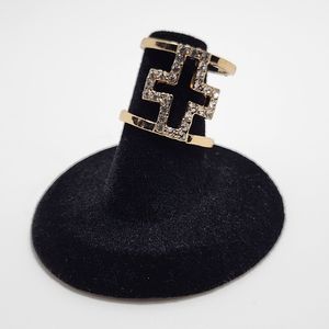 Selling what's shown (ring) The Quality also looks the same as shown.